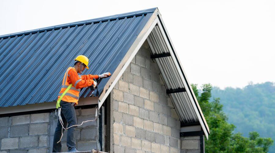 Professional gutter cleaning in Hickory, MS